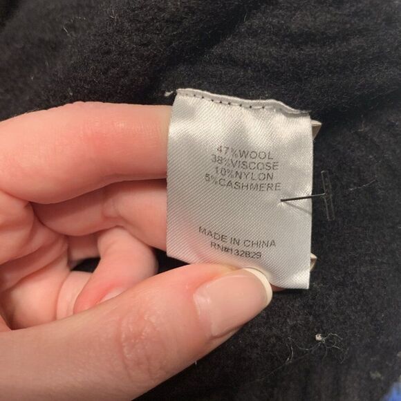 L’academie Authentic Solid Black V Neck Cap Sleeve Sweater Top Small - Picture 6 of 7